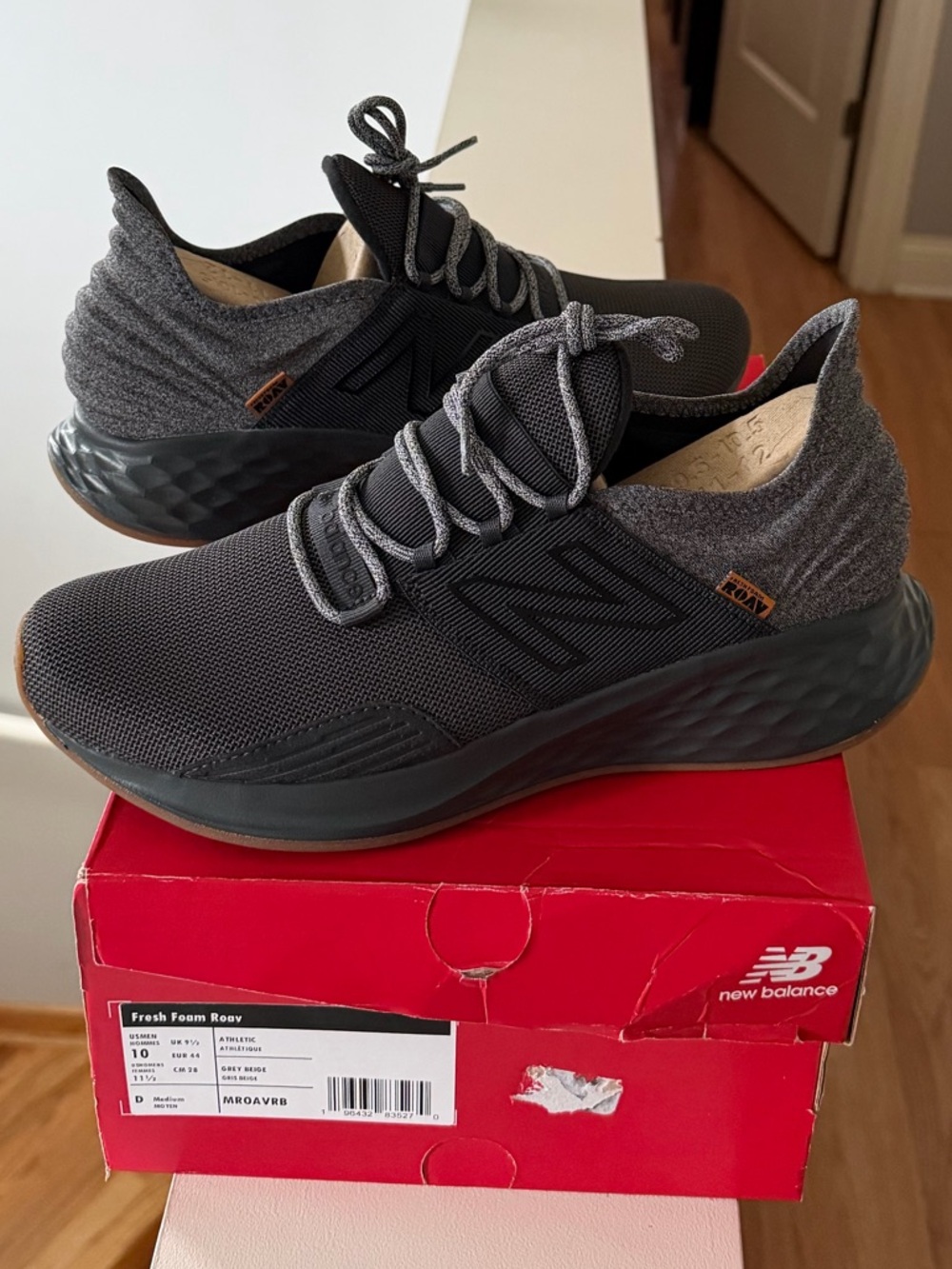 Brand new”New Balance”UNISEX athletic shoes.Size-Men-10,W-11,5.Color-gray.🤍